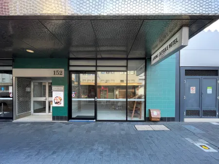 Airone Capsule Hotel Отели рядом с достопримечательностью «Tasmanian Museum and Art Gallery»