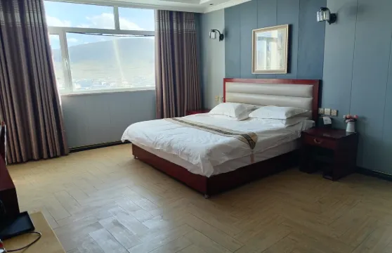 曲麻萊母親河酒店