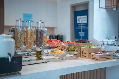 Holiday Inn Express Suzhou Shihu University Town Отели рядом с достопримечательностью «Wenzheng College of Soochow University»