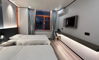 Pine Hotel (Taidong 2nd Road, Taidong Pedestrian Street, Qingdao)