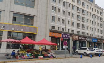 Yunzhiyi Holiday Hotel (Zhangye West Railway Station No.2 People's Hospital)