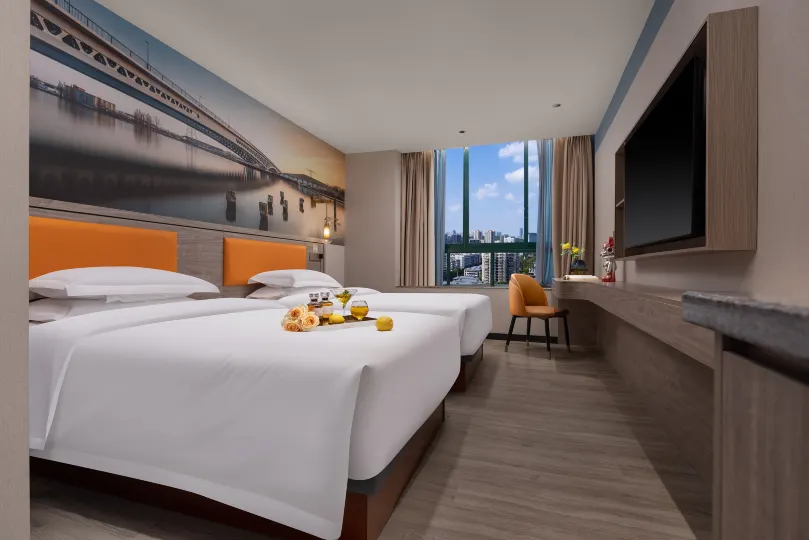 Four Seasons Hotel (Longhua Dalang Commercial Center)