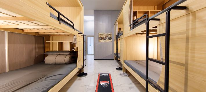 Xiaolv Locomotive Hot Spring Youth Hostel (Wuyuan Niujie Branch) Hotels in Eryuan