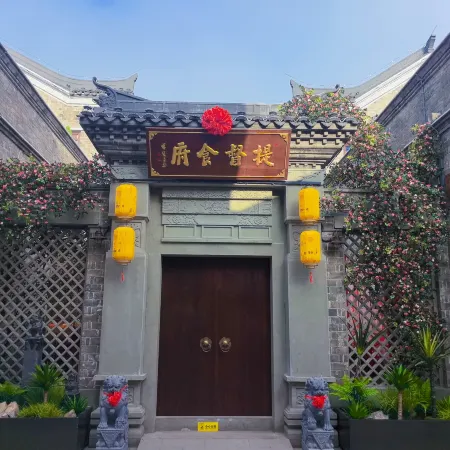 Luyin Homestay (Xiangyang Ancient City Branch)