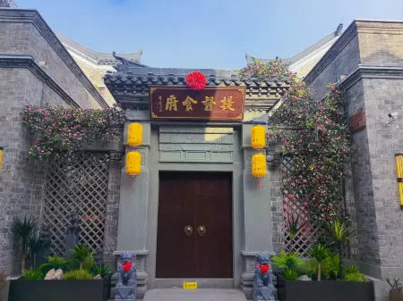 Luyin Homestay (Xiangyang Ancient City Branch) Отели рядом с достопримечательностью «Xiangyang Vocational and Technical College»