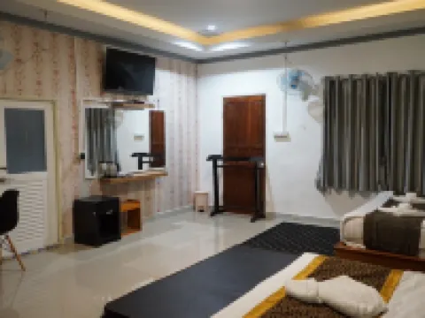 Chaiyai River Front Hotel Hotels near Wat Chedi (Ai Khai)