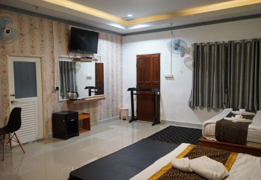 차이야이 리버 프런트 호텔