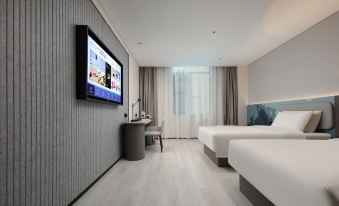 Xiamen Zhongshan Road Pedestrian Street Ferry Terminal Light Residence Hotel