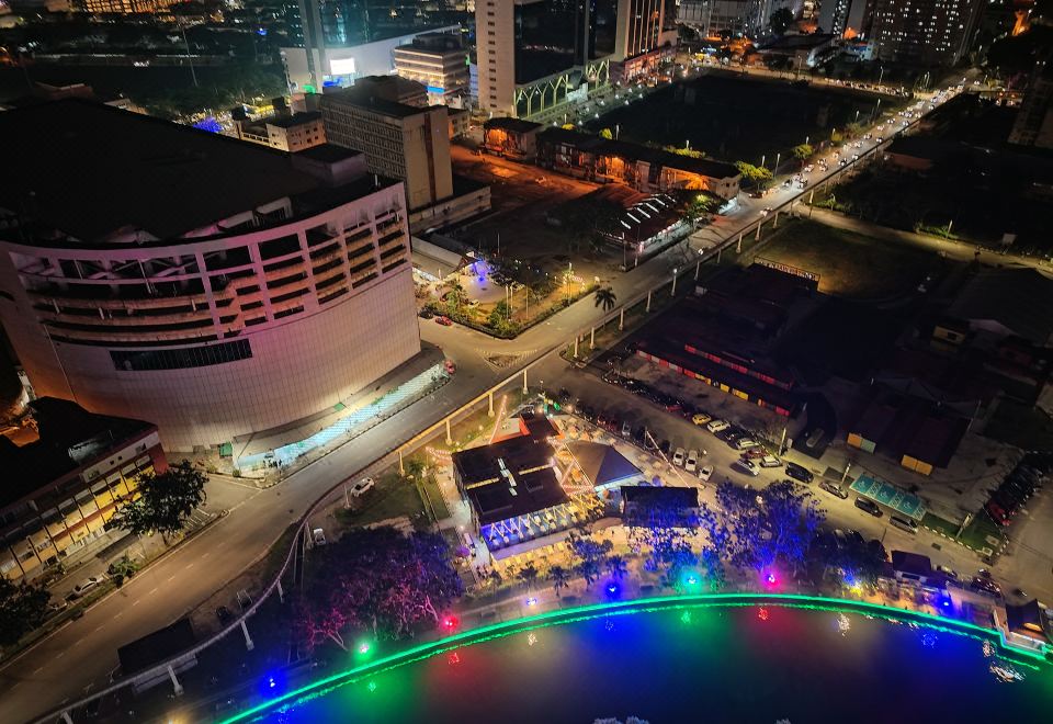 더블트리 멜라카 수영장 불꽃쇼