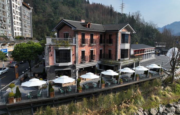 Ruo Jian Xi Homestay (Xiling Snow Mountain)