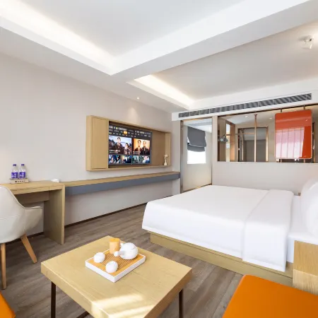 Yuerong Hotel (Liaoyang Liaohua Tesco)