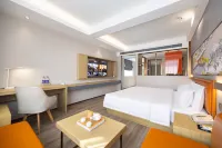 Yuerong Hotel (Liaoyang Liaohua Tesco) Hotel dekat Pengjia Residence