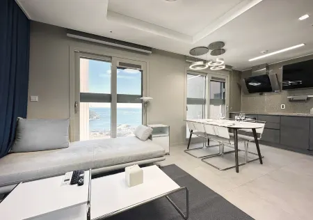 Y COLLECTION by UH FLAT OSIRIA Отели рядом с достопримечательностью «Songjeong Beach»