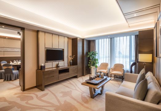 머큐어 푸링 호텔 로비