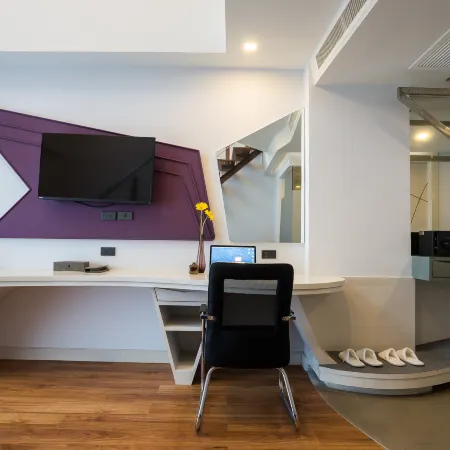Blue Boat Hotel JC Отели рядом с достопримечательностью «Пляж Наклуа»