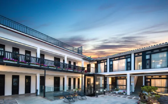 Gemmel Hotel (Lijiang Ancient City)