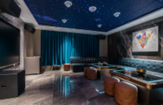 Half-Mountain Listening to the Rain Homestay