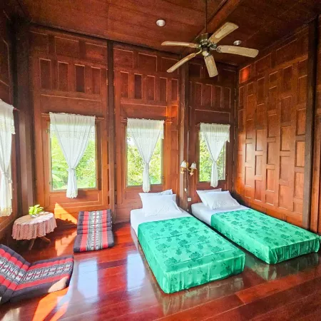 The Thai House Homestay Отели рядом с достопримечательностью «Торговый центр Central Plaza WestGate»