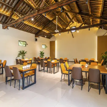 Shifang Yunxuan Railway Hotel