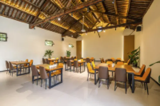 Shifang Yunxuan Railway Hotel