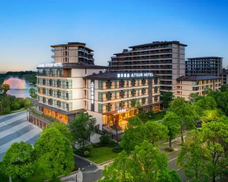 โรงแรมเอทัวร์ สถานีรถไฟ เอ๋อเหม่ยซาน ทะเลสาบเอ็กซิ่ว โรงแรมในเอ๋อเหม่ยซาน