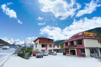 Kangdingzang Drifting Danqi Station Hotels near Zheduoshan Snow Visiting Platform