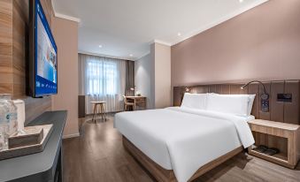 HanTing Premium Hotel (Shanghai Loushanguan Road Subway Station)