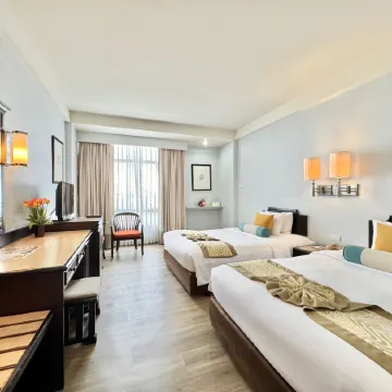 Phuket Merlin Hotel Отели рядом с достопримечательностью «Кхао Ранг»