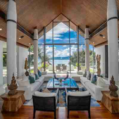 Super Luxury Seafront Villa Rooms