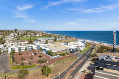 Mantra Bunbury Lighthouse Hotels near Bunbury Regional Entertainment Centre (BREC)
