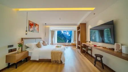 Tiger Roar · Yunbo Jinsha | Snow Mountain Mountain Craftsmen Design Canyon Beauty Stay Отели рядом с достопримечательностью «First bay of the Yangtze River»