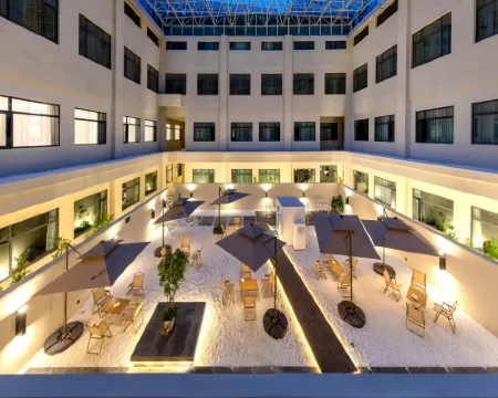 ラサ布達拉宮広場北京中路アトゥールホテル ラサのホテル