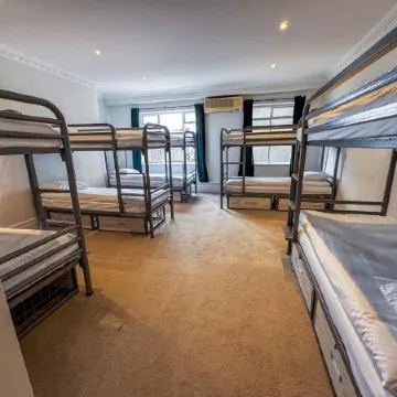 The Dawson Hostel Отели рядом с достопримечательностью «Парнел-сквер»