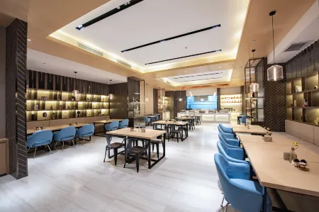 Atour Hotel, South Square of Xi'an North High-Speed Railway Station Отели рядом со станцией Xi'an North Railway Station