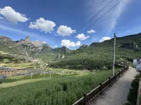 Ya'an 18 ° · Full View Sunrise View Homestay (Zagana Runwugou Branch)
