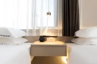 Qiduo Light Luxury Hotel (Beihai High-Speed Railway Station Ocean Window)