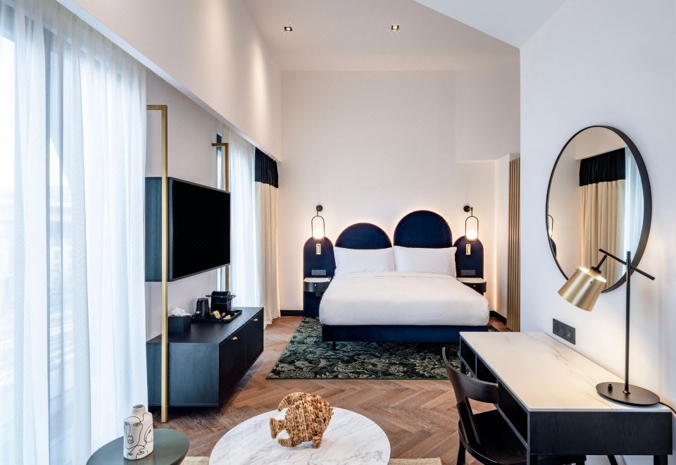 4. 더블트리 바이 ..