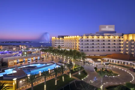 Intercontinental Hotel Jeddah Отели рядом с достопримечательностью «Abbar and Zainy Building»