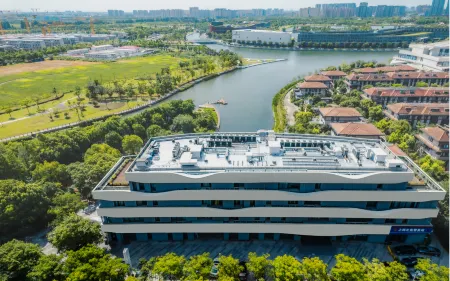 Shanghai Zhiyu Greenland Q-Box Hotel Отели рядом с достопримечательностью «Er Yan Temple»