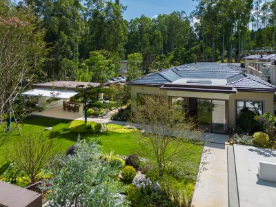 DongFengYunMuXinWenQuanBieYuan Hotels near Kaleidoscope Art Manor