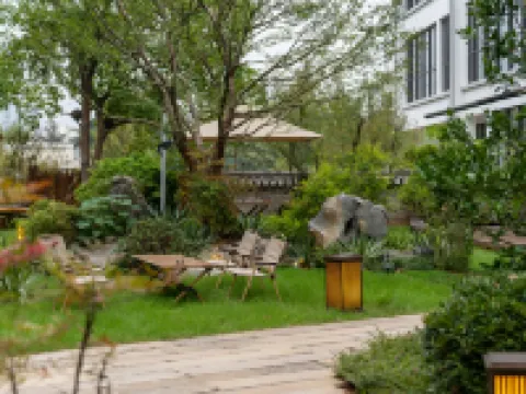 1023 Bansu Hotel (Jinhua Wuzhou Ancient City Scenic Area) Hotels near Taipingtianguo Shiwangfu