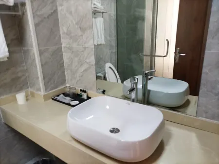 Grand Hotel Five Rivers Rainbow Avenue shopping mall shop Отели в г. Ухэ