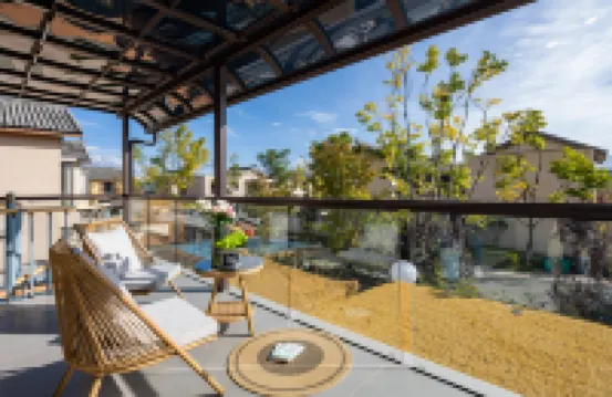 Lijiang Agarwood Ink Stained Snow Mountain Private Soup Hot Spring Resort