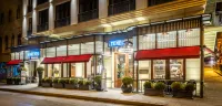 مومنتو جولدن هورن هوتل Hotels near جسر غالاتا
