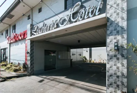 RedDoorz near SM Calamba Отели в г. Каламба