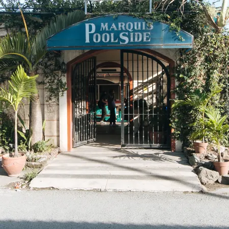 RedDoorz @ Marifa Hotel Angeles Pampanga