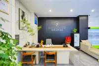 The Najia Four Seasons Hotel Hotels near Yunxiao Railway Station