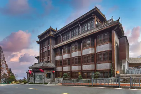 Dayue Yuansu Hotel Отели рядом с достопримечательностью «Wudang Mountains Ancient Building Complex»