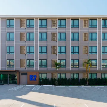 B2 Grand Nimman Premier Hotel Отели рядом с достопримечательностью «Ват Пратхат Дой Сутхеп»