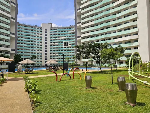 Acellyne's Suites @ The Residences at Commonwealth by Century